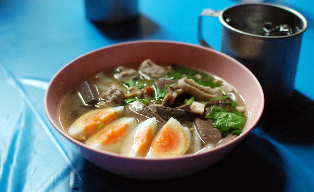 Peppery rolled noodle soup