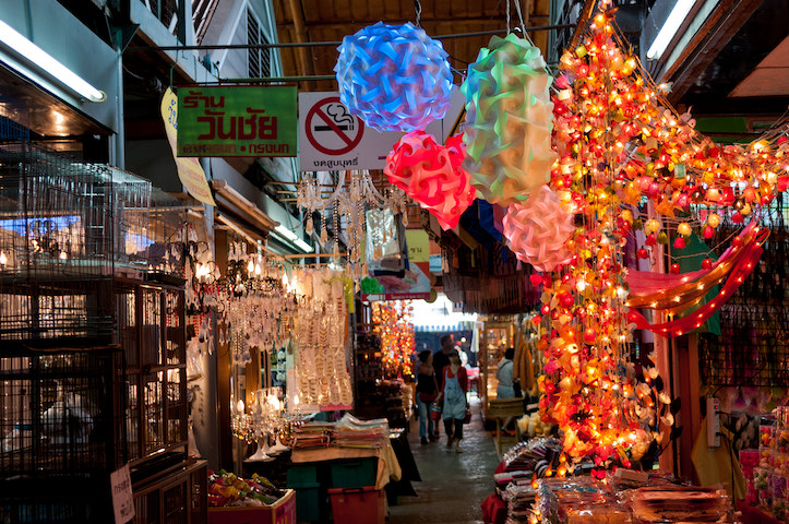 Small pathway at Jatujak weekend market